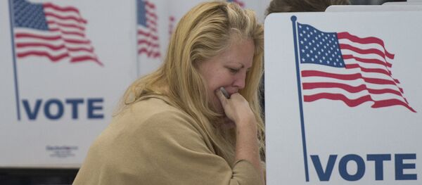 Женщина выбирает нового президента США - Sputnik Литва