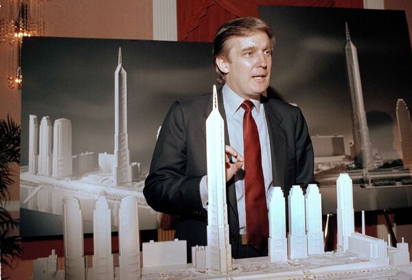 Магнат недвижимости Дональд Трамп демонстрирует концепцию зданий Television City, 18 ноября 1985 год. Магнат недвижимости Дональд Трамп демонстрирует концепцию зданий Television City, 18 ноября 1985 год. - Sputnik Lietuva