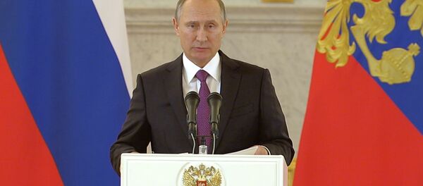 Россия готова к восстановлению отношений с США — Путин поздравил Трампа - Sputnik Литва