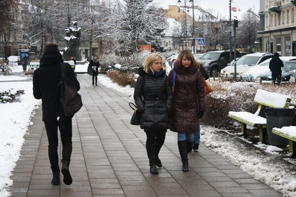 Пешеходная зона улицы Вокечю очищена от снега - Sputnik Литва