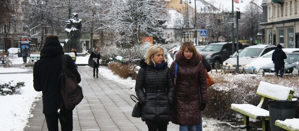 Пешеходная зона улицы Вокечю очищена от снега - Sputnik Литва