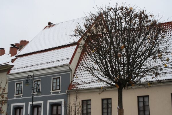 Снег на крышах зданий в Старом Вильнюсе - Sputnik Lietuva
