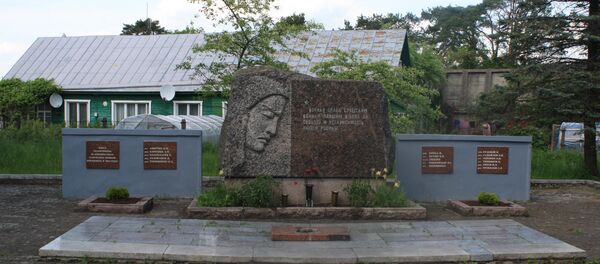 Захоронение 26 советских солдат в столичном микрорайоне Григишкес Захоронение 26 советских солдат в столичном микрорайоне Григишкес - Sputnik Lietuva