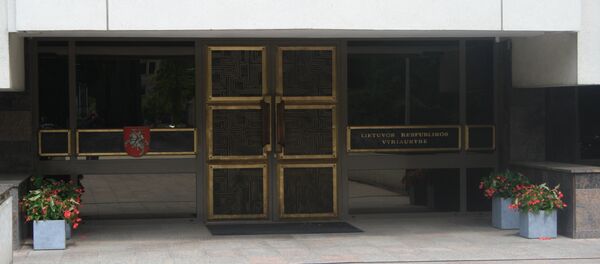 Įėjimas į Vyriausybės rūmus Įėjimas į Vyriausybės rūmus - Sputnik Lietuva