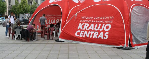 Передвижной пункт сбора крови Передвижной пункт сбора крови - Sputnik Lietuva