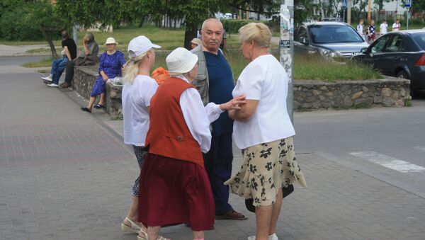 Пенсионеры обсуждают последние новости - Sputnik Lietuva