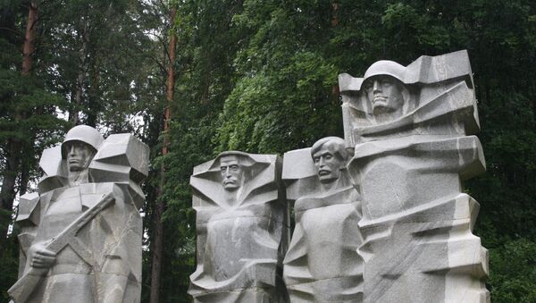 Скульптуры мемориала советским воинам, архивное фото - Sputnik Литва
