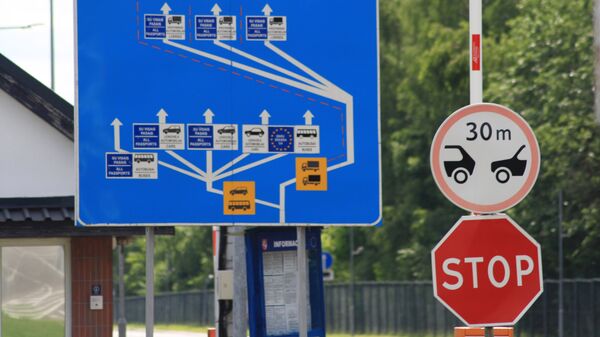 Дорожные знаки на въезде КПП Мядининкай - Sputnik Литва