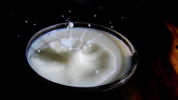 Чашка с молоком. Архивное фото - Sputnik Литва