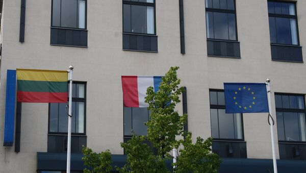 Флаги Литвы Франции и ЕС - Sputnik Lietuva