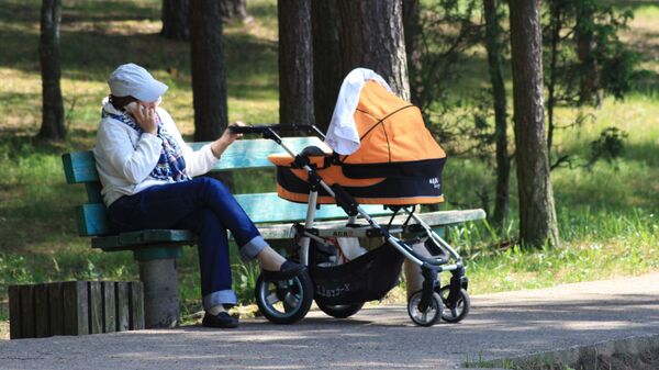 Новое поколение Висагинаса пока еще в коляске - Sputnik Литва