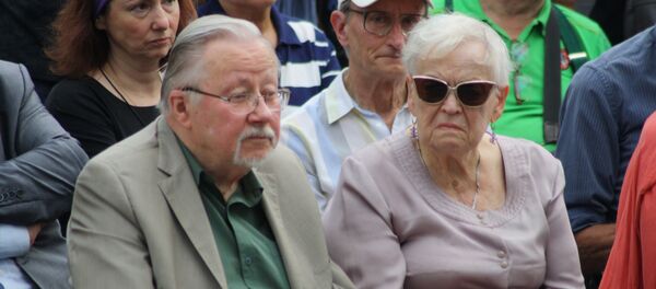 Витаутас Ландсбергис с супругой Витаутас Ландсбергис с супругой - Sputnik Lietuva