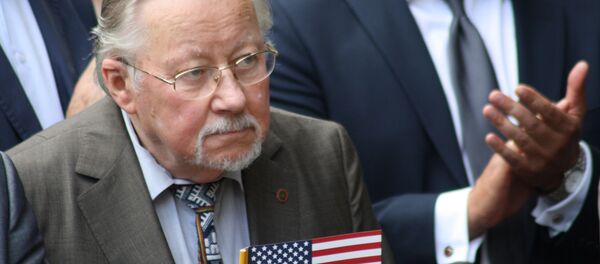 Витатутас Ландсбергис с флагом США - Sputnik Литва
