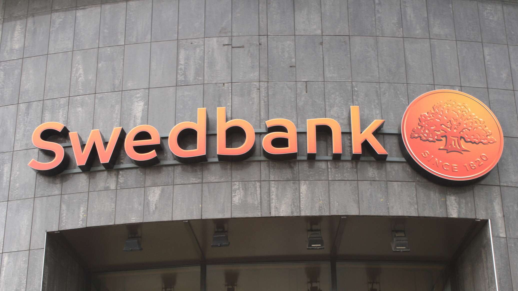 Seb банк Литва. Swedbank. Смотровая у Swedbank.Литва. Логотип Seb banka.