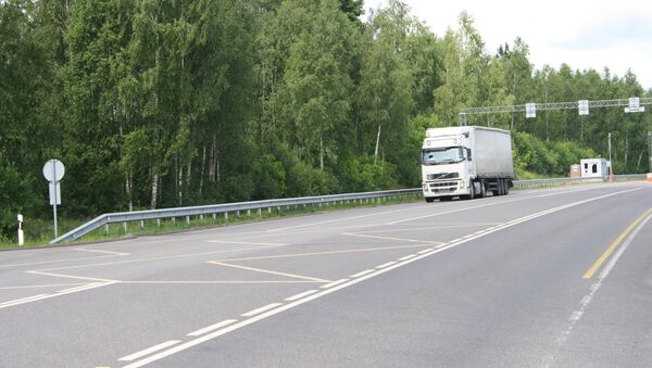 Sunkvežimis kelyje - Sputnik Lietuva