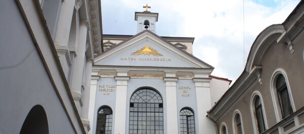 Часовня Остробрамской иконы - вид с улицы - Sputnik Литва