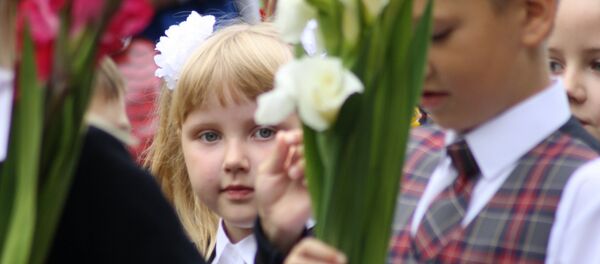 Первоклассники на линейке Первоклассники на линейке - Sputnik Lietuva