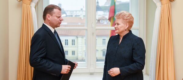 Премьер-министр Саулюс Сквернялис и Даля Грибаускайте - Sputnik Литва