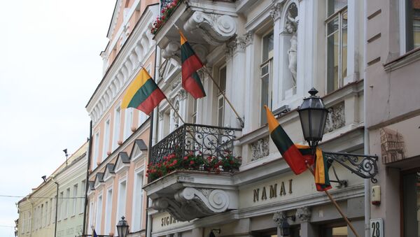 Флаги Литвы на здании, архивное фото - Sputnik Литва