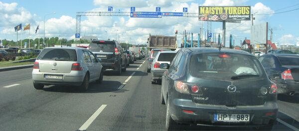 Автомобили на дорогах Литвы, архивное фото - Sputnik Литва