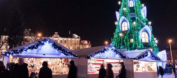 Рождественская елка в центре Вильнюса Рождественская елка в центре Вильнюса - Sputnik Литва