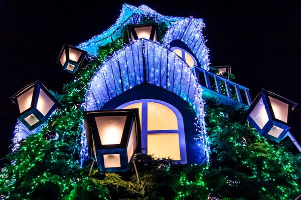 Рождественская елка в центре Вильнюса Рождественская елка в центре Вильнюса - Sputnik Литва