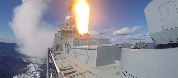 Крейсер Адмирал Кузнецов и СКР Адмирал Григорович впервые задействованы в операции в Сирии - Sputnik Литва