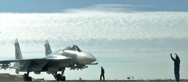 Крейсер Адмирал Кузнецов и СКР Адмирал Григорович впервые задействованы в операции в Сирии - Sputnik Литва