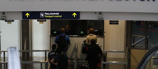 Паспортный контроль в Вильнюсском аэропорту, архивное фото - Sputnik Литва