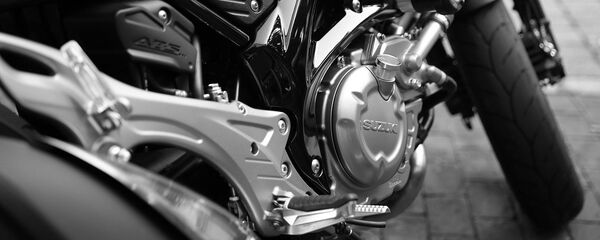 Мотоцикл Suzuki, архивное фото Мотоцикл Suzuki, архивное фото - Sputnik Lietuva