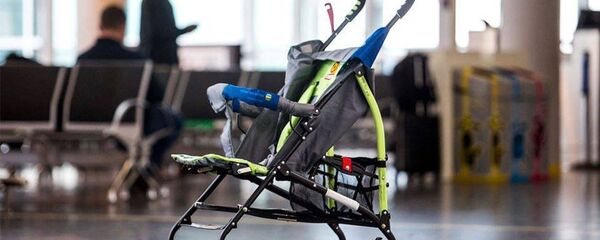Детская коляска в Вильнюсском аэропорту - Sputnik Литва