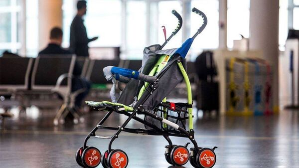 Детская коляска в вильнюсском аэропорту - Sputnik Lietuva