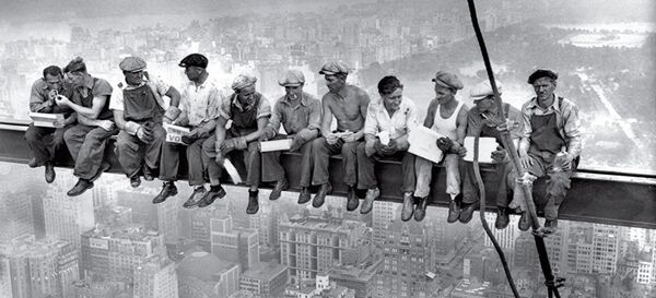 Обед над небоскребом - Sputnik Литва