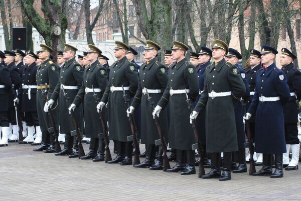 Воины роты почетного караула с табельным оружием — винтовками М-14 - Sputnik Литва