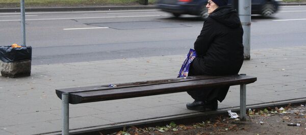 Пенсионерка на лавочке Пенсионерка на лавочке - Sputnik Литва