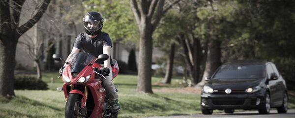 Мотоциклист на дороге Мотоциклист на дороге - Sputnik Lietuva