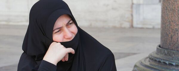 Женщина в хиджабе - Sputnik Литва