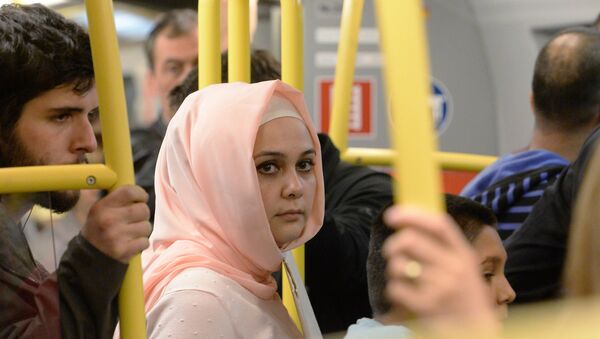Женщина в хиджабе - Sputnik Литва