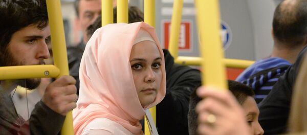 Женщина в хиджабе - Sputnik Литва