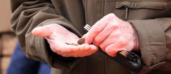 Пенсионер, монеты - Sputnik Литва