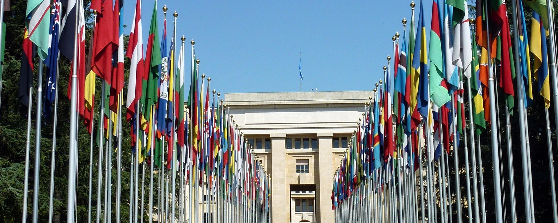 Флаги перед зданием ООН - Sputnik Литва, 1920, 11.09.2022