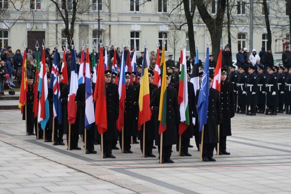 Флаги двадцати восьми государств НАТО - Sputnik Литва