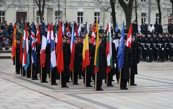 Dvidešimt aštuonių NATO valstybių vėliavos - Sputnik Lietuva