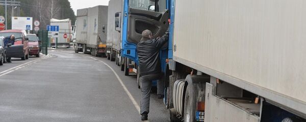 Очередь из фур на границе КПП Бенякони - Sputnik Литва