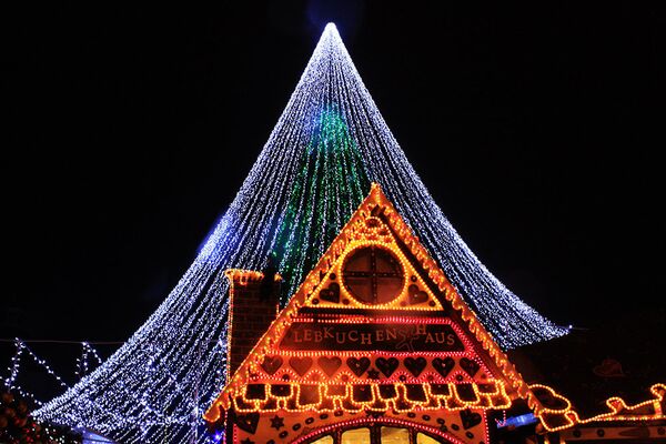 Торговые ряды у рождественской елки - Sputnik Литва