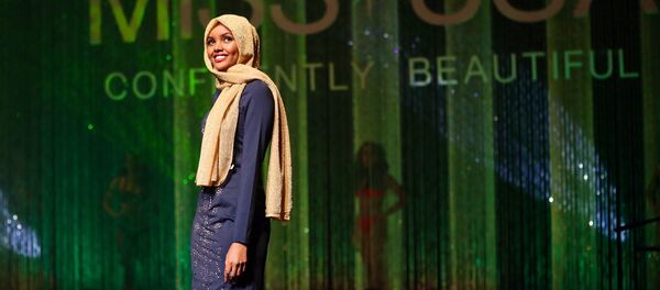 В США на конкурсе красоты девушка вышла на дефиле в буркини и хиджабе - Sputnik Литва