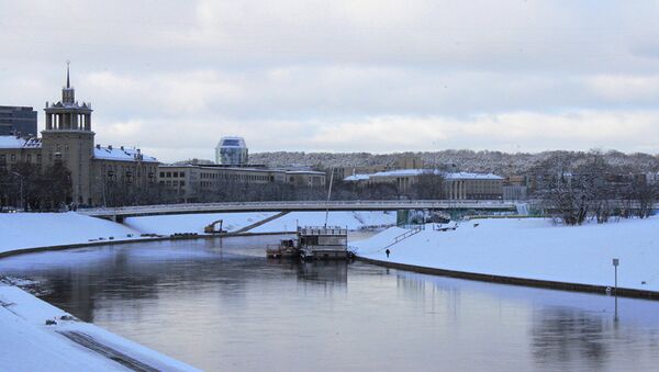 Река Нерис в заснеженных берега в центре Вильнюса - Sputnik Литва