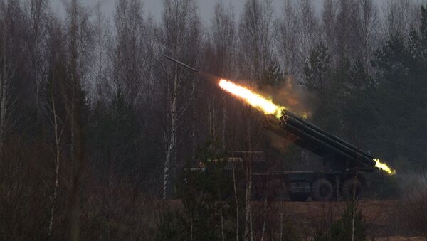 Боевые стрельбы из ракетно-артиллерийского вооружения в Ленинградской области - Sputnik Lietuva