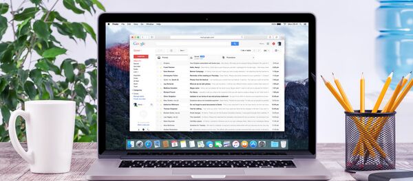 Электронная почта открыта на ноутбуке - Sputnik Литва