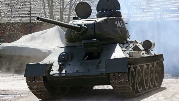 Танк Т-34, штурмовавший Кенигсберг, отремонтировали к Параду Победы - Sputnik Lietuva